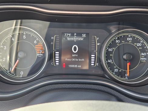 Used 2019 Jeep Cherokee Latitude Plus AWD/4WD image 21