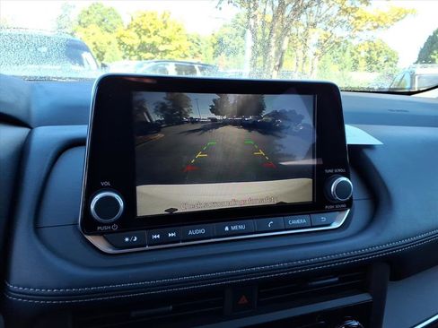 Used 2025 Nissan Rogue S image 9