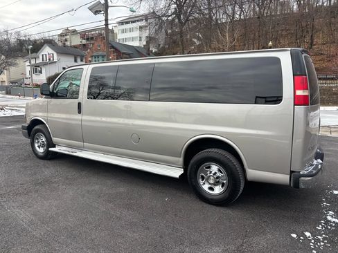 Used 2008 Chevrolet Express 3500 Extended Passenger w/ LT Preferred Equipment Group image 6
