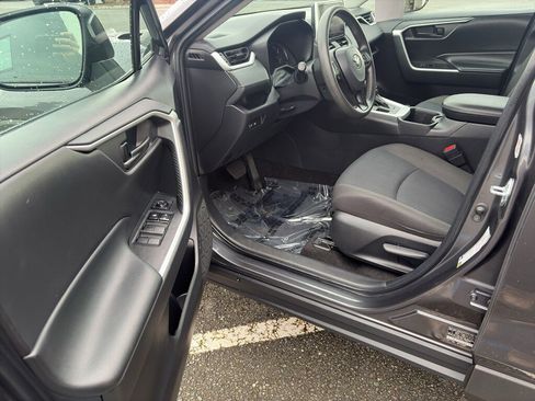 Used 2024 Toyota RAV4 LE image 4