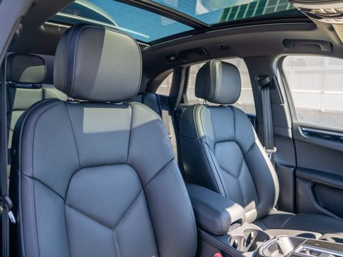 Certified 2026 Porsche Macan AWD/4WD image 26