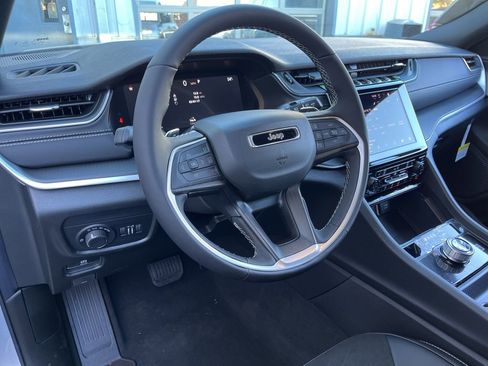 New 2025 Jeep Grand Cherokee L Altitude image 3