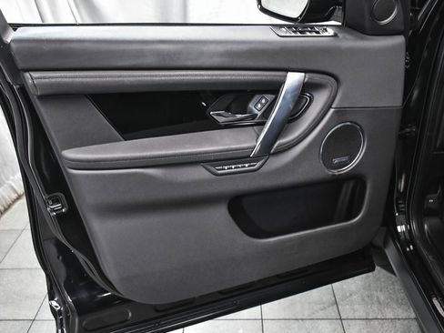 Used 2023 Land Rover Discovery Sport SE image 9