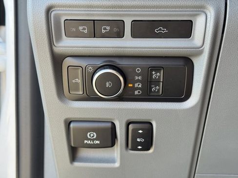 Used 2022 Ford F150 Lariat w/ Equipment Group 501A Mid image 25