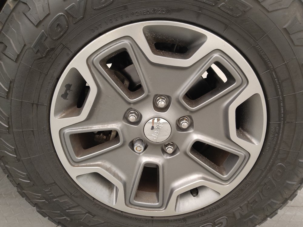 Used 2017 Jeep Wrangler Unlimited Rubicon w/ Connectivity Group AWD/4WD image 31