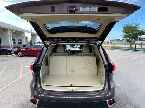 Used 2017 Toyota Highlander Limited FWD image 36