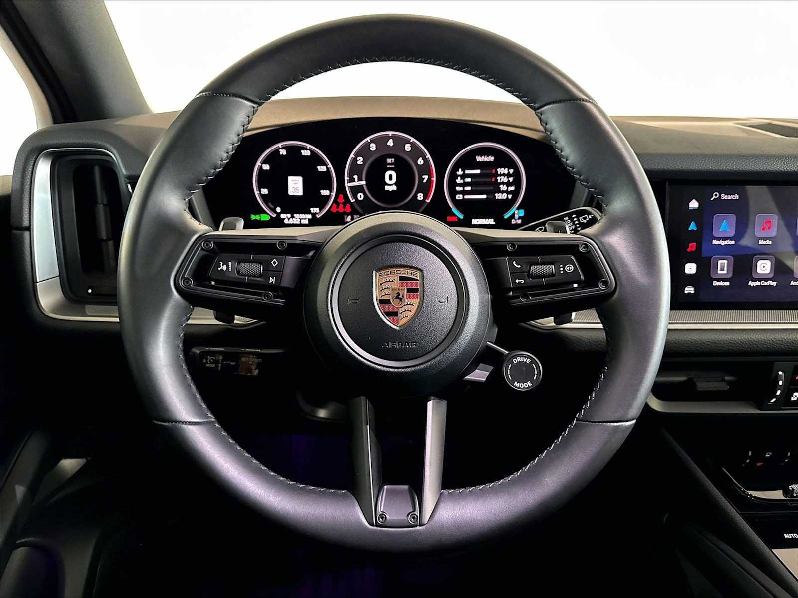 Used 2026 Porsche Cayenne AWD/4WD image 18