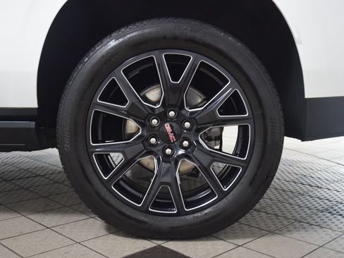 Used 2024 GMC Yukon XL Denali AWD/4WD image 29