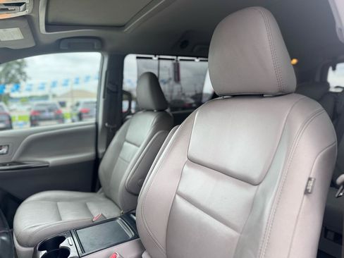 Used 2018 Toyota Sienna XLE FWD image 43