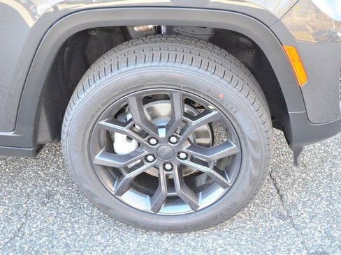 New 2025 Jeep Grand Cherokee Limited image 10