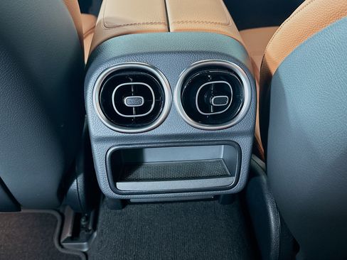 Certified 2025 Mercedes-Benz C 300 4MATIC Sedan image 33