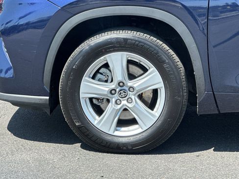 Used 2025 Toyota Highlander LE image 25