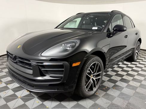 Certified 2026 Porsche Macan AWD/4WD image 1