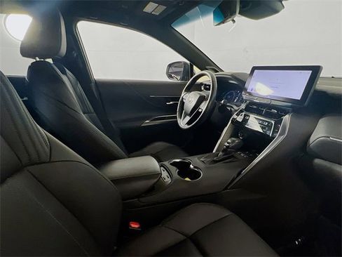 Used 2023 Toyota Venza Limited image 23