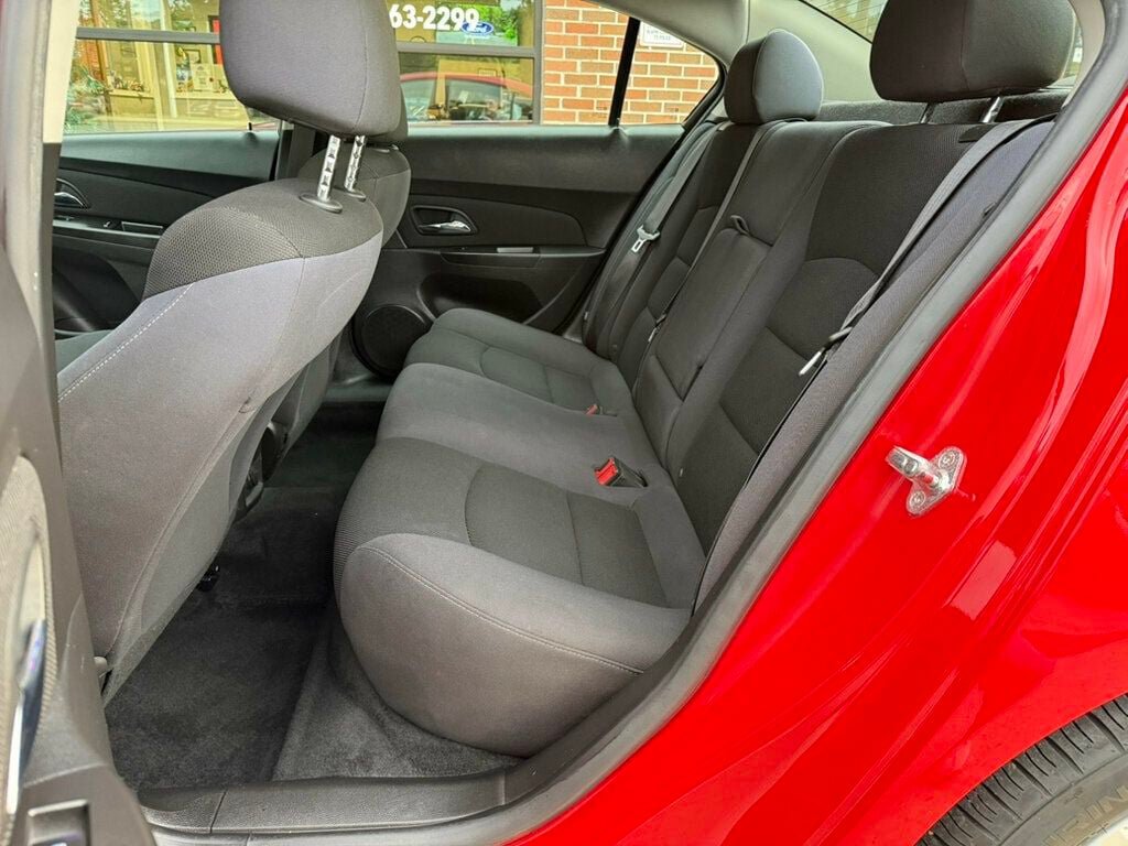 Used 2016 Chevrolet Cruze LT FWD image 12
