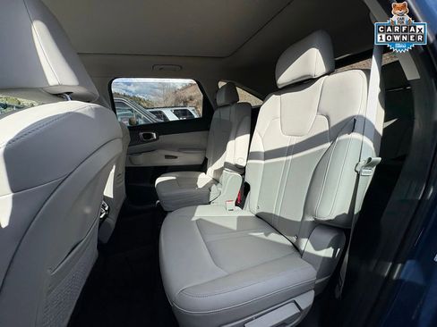 Certified 2025 Kia Sorento SX image 23