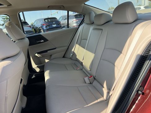 Used 2017 Honda Accord EX-L image 32