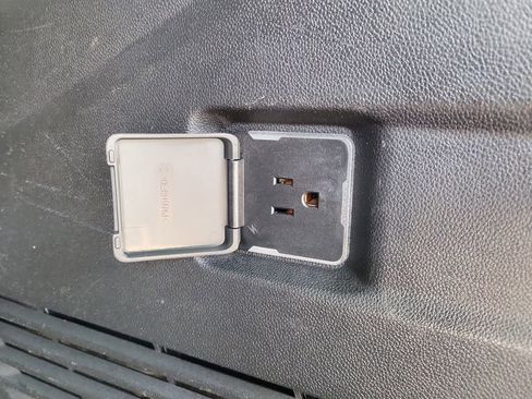 Used 2021 Chevrolet Tahoe Z71 AWD/4WD image 14