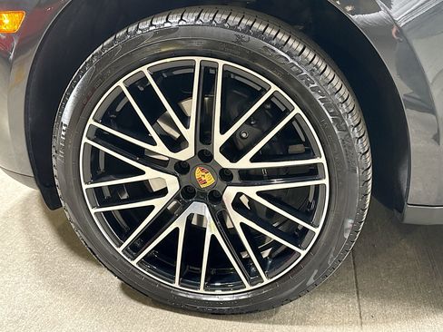Certified 2026 Porsche Macan image 41