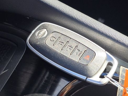 Used 2023 Nissan Rogue SV w/ SV Premium B Package image 33