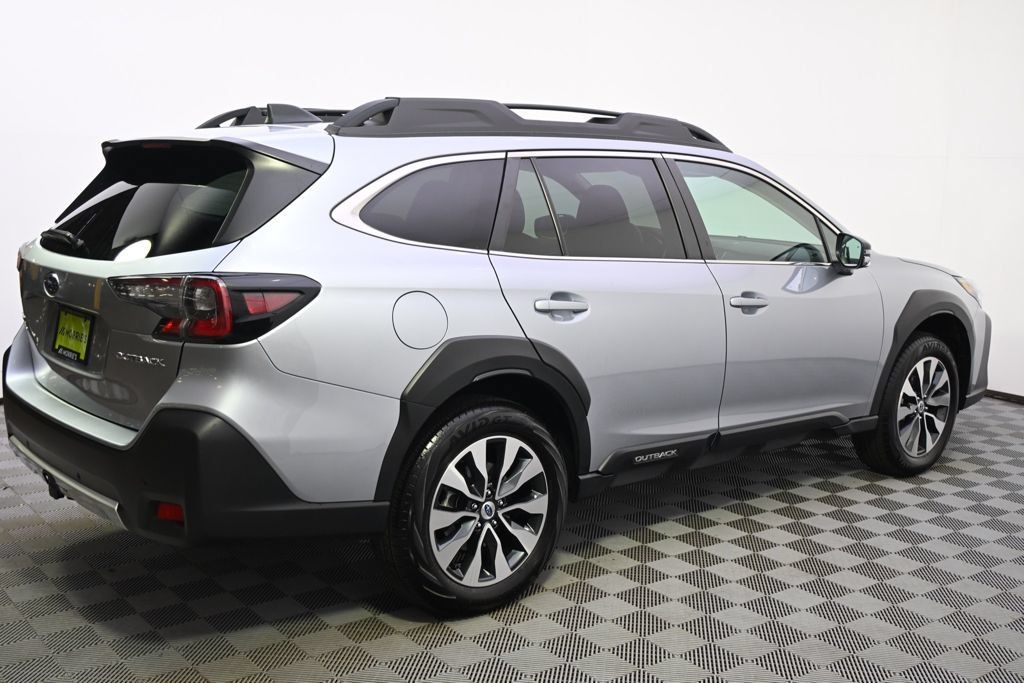 Used 2025 Subaru Outback Limited w/ Tech Package 3 AWD/4WD image 7