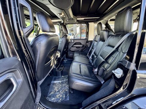 Used 2021 Jeep Wrangler Unlimited Sahara AWD/4WD image 12