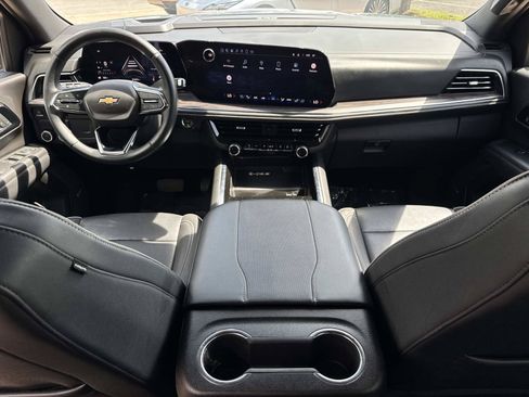 Used 2025 Chevrolet Suburban Premier RWD image 20