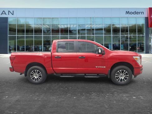 Used 2024 Nissan Titan SV w/ SV Convenience Package AWD/4WD image 4