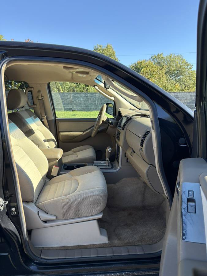 Used 2005 Nissan Pathfinder XE AWD/4WD image 11