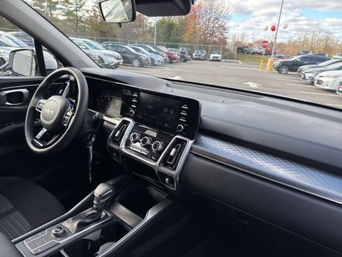 Used 2022 Kia Sorento LX image 15