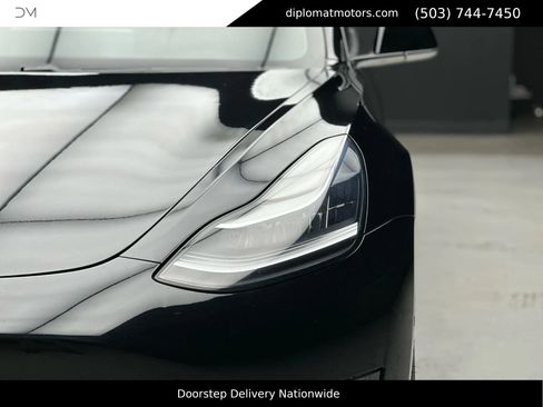 Used 2019 Tesla Model 3 Standard Range Plus image 9