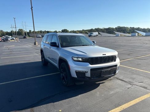 Used 2022 Jeep Grand Cherokee L Limited w/ Luxury Tech Group II AWD/4WD image 7