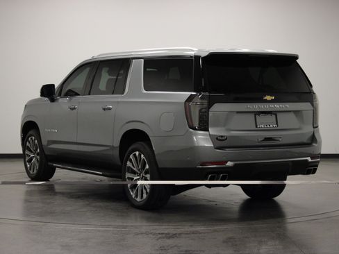 Used 2025 Chevrolet Suburban High Country AWD/4WD image 6