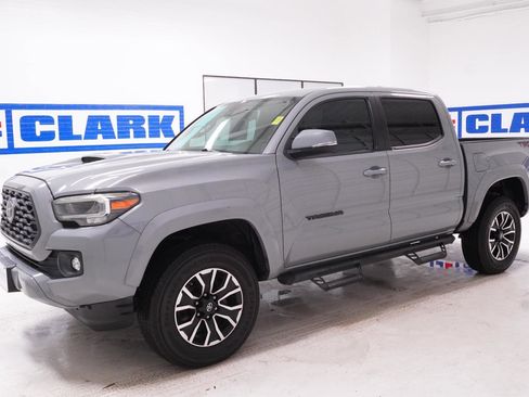 Used 2020 Toyota Tacoma TRD Sport w/ Technology Package RWD image 8