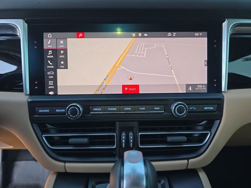 Used 2021 Porsche Macan S image 21