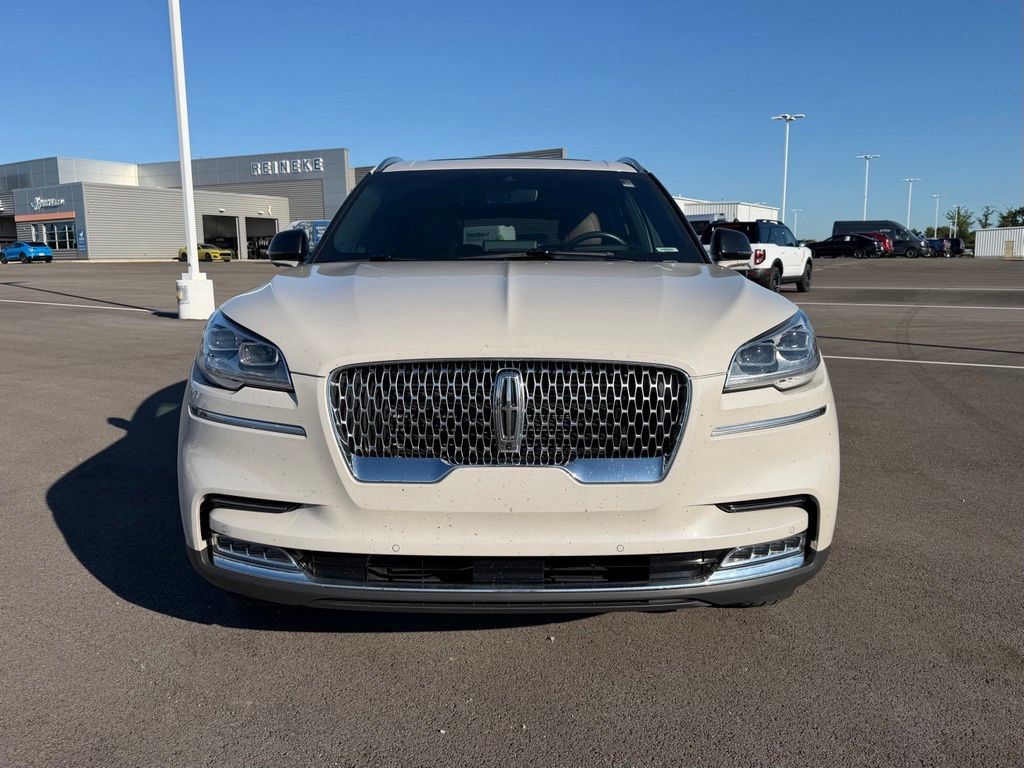 Used 2023 Lincoln Aviator Reserve w/ Equipment Group 201A AWD/4WD image 2