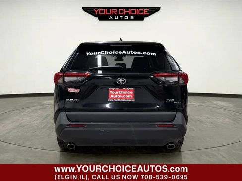 Used 2021 Toyota RAV4 XLE FWD image 4