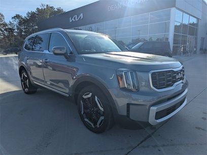 Used 2024 Kia Telluride S w/ S Sunroof Package