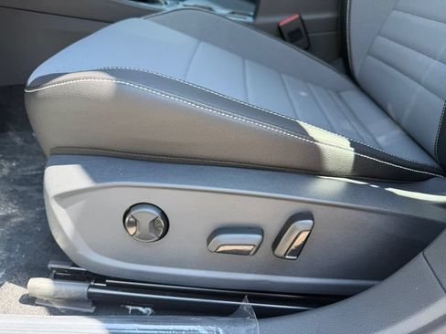 New 2026 Volkswagen Jetta SE FWD image 12