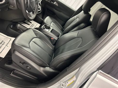 New 2026 Chrysler Voyager LX image 10