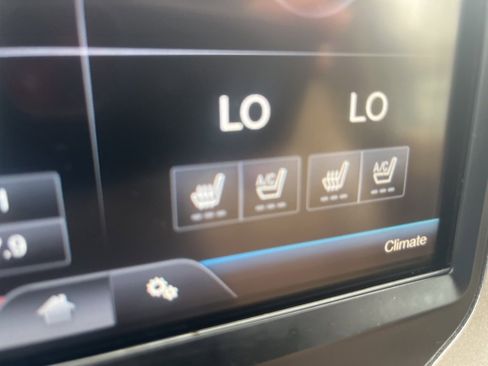 Used 2014 Ford F250 Lariat w/ Lariat Interior Package image 28
