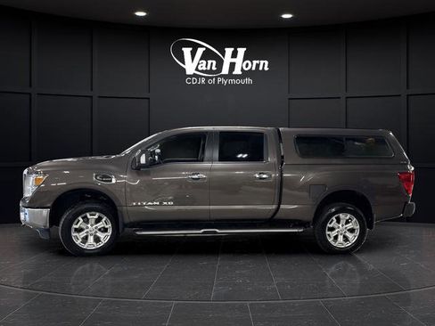 Used 2017 Nissan Titan SV image 12