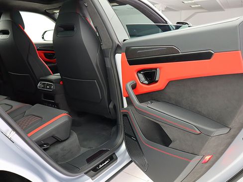 Used 2025 Lamborghini Urus SE AWD/4WD image 36