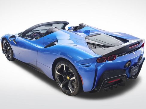 Used 2023 Ferrari SF90 Spider image 3