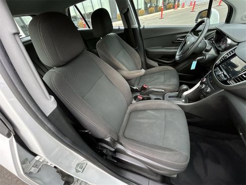 Used 2018 Chevrolet Trax LS image 24