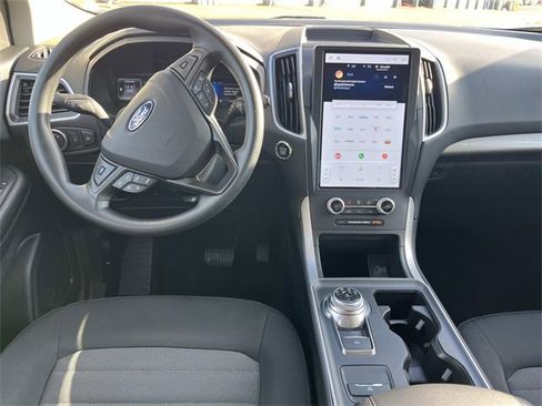 Used 2023 Ford Edge SE image 13