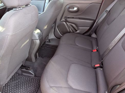 Used 2023 Jeep Renegade Latitude image 13