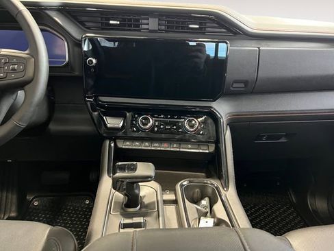 Used 2025 GMC Sierra 1500 AT4 w/ AT4 Premium Package AWD/4WD image 9