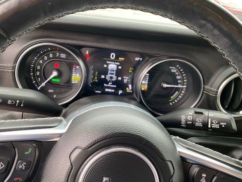 Used 2021 Jeep Wrangler Unlimited Sahara w/ Cold Weather Group AWD/4WD image 14