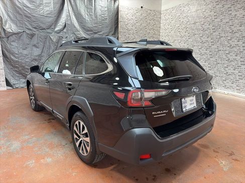 Used 2023 Subaru Outback Premium image 5